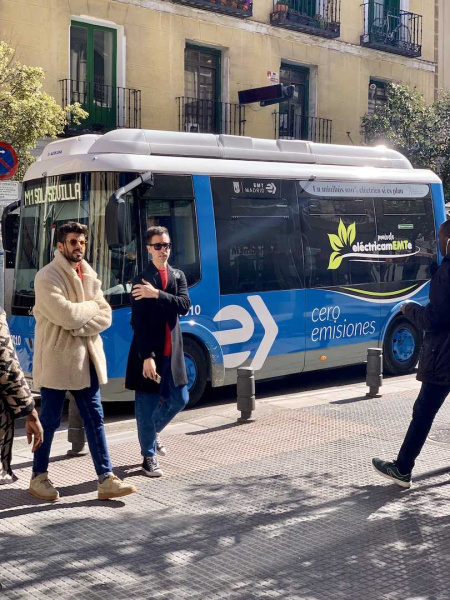 File:Bus.jpg